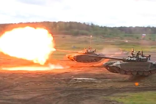 Xem xe tăng T-72B3M nặng 40 tấn khai hỏa trên không