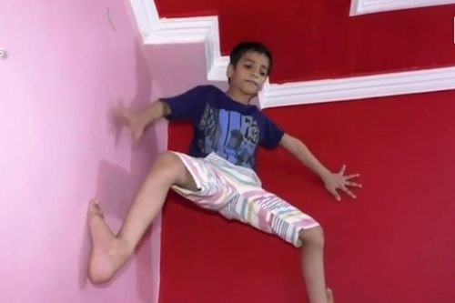 Sửng sốt trước biệt tài của 'cậu bé Người Nhện' ở Ấn Độ