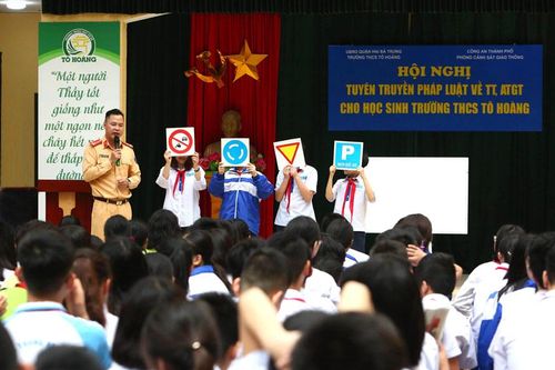 Bảo đảm an toàn giao thông cho học sinh: Việc làm thường xuyên
