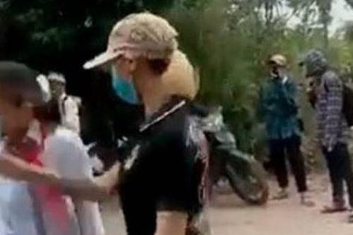 Thanh Hóa: Cô gái xưng là Thảo 'đại bàng' chặn đánh nữ sinh lớp 7