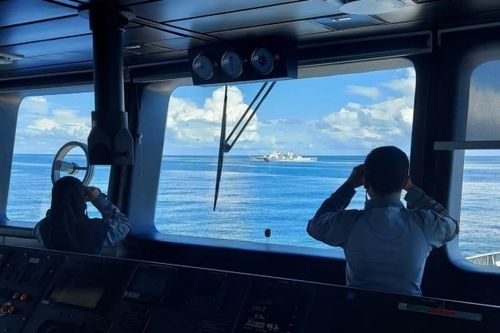 Bị nhắc nhở, tàu hải cảnh Trung Quốc buộc phải rời khỏi đảo Natuna của Indonesia