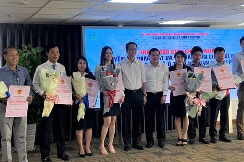 TP HCM trao 1.000 Giấy chứng nhận cho nhà đầu tư