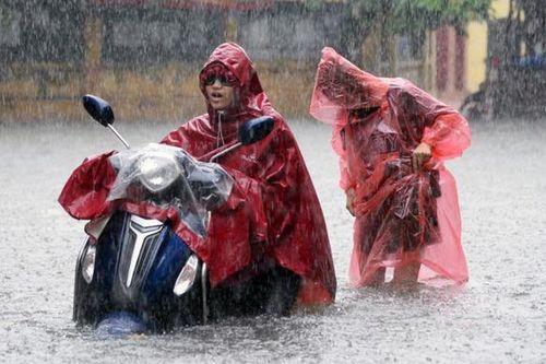 Bão lũ dồn dập ở Trung Bộ và Nam Bộ những tháng cuối năm