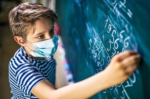 Phụ huynh ở Tennessee, Mỹ kiện vì con bị bắt đeo khẩu trang