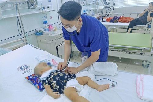 Bé trai bị kéo đâm gây xuất huyết não