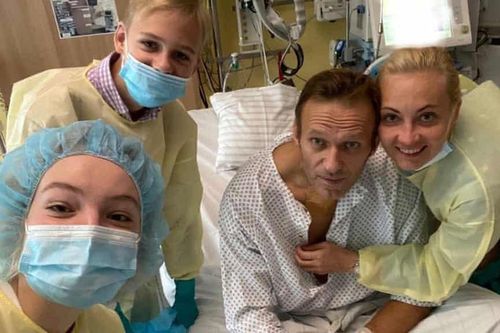 Ông Navalny đăng ảnh từ bệnh viện