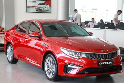 Giá xe ô tô hôm nay 15/9: Kia Optima giảm 50 triệu đồng