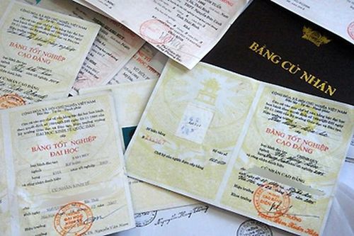Xử lý thông tin liên quan đến mua bán bằng giả