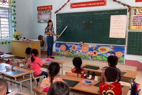 Dạy học 2 buổi/ngày ở trường vùng cao: Nỗ lực gỡ khó