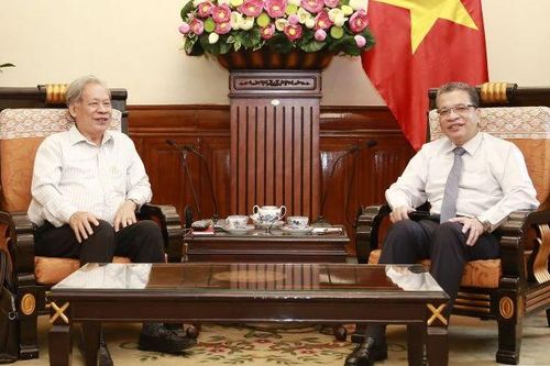 Thứ trưởng Ngoại giao Đặng Minh Khôi làm việc với Hội Kỷ lục gia Việt Nam