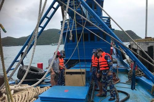 Liên tiếp bắt nhiều vụ vận chuyển dầu D.0 không rõ nguồn gốc