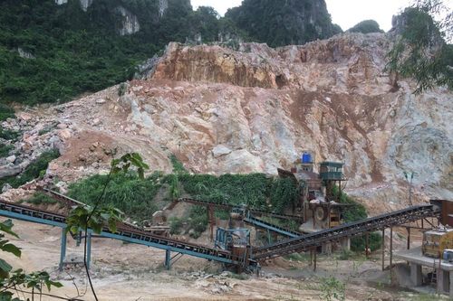 Khu dân cư ở Hòa Bình khốn khổ vì công trường khai thác đá nổ mìn ngày đêm