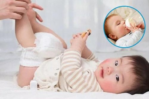 Tìm hiểu trẻ 2 tháng tuổi đi ngoài mấy lần một ngày?