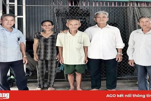 Tấm lòng của các tổ cất nhà từ thiện