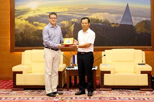 Phó Chủ tịch UBND tỉnh Hoàng Quốc Khánh tiếp xã giao Trưởng Văn phòng đại diện Tổ chức SNV tại Việt Nam