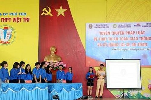 Tuyên truyền trật tự ATGT và kĩ năng lái xe an toàn cho học sinh