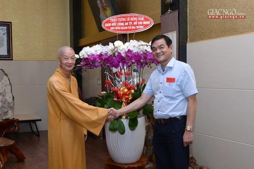 Công an TP.HCM thăm Trưởng lão HT.Thích Trí Quảng