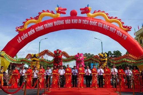 Quảng Ninh: Gắn biển công trình chào mừng Đại hội Đảng bộ tỉnh lần thứ XV