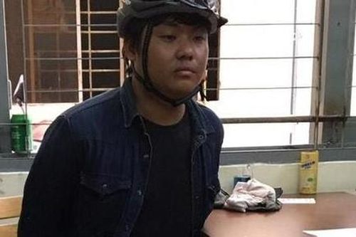 Bắt kẻ dùng súng 'áp tải' ma túy ở Sài Gòn