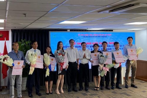 Chậm nhiều năm, hôm nay TP.HCM trao hơn 1.000 sổ hồng cho 16 dự án nhà ở