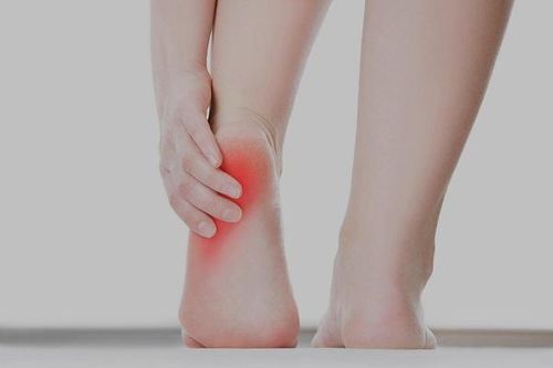Triệu chứng thường gặp khi bị đau gót chân