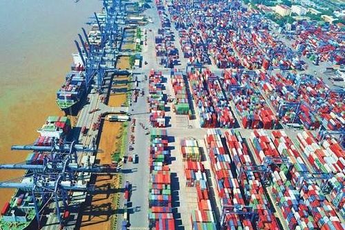 Trong suy thoái, kinh tế Việt Nam vẫn tăng trưởng