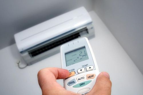 Sai lầm khi dùng điều hòa khiến con bị méo miệng