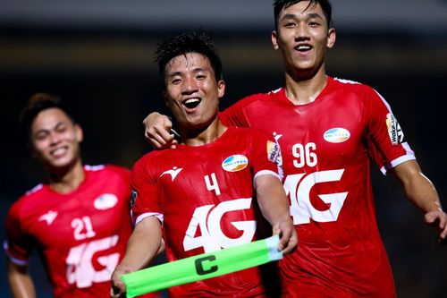 Bùi Tiến Dũng ghi bàn phút 90 đưa CLB Viettel vào chung kết