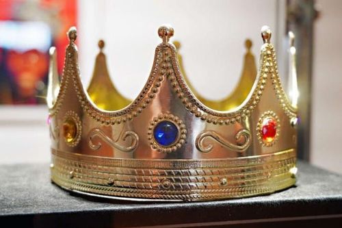 Vương miện nhựa của The Notorious B.I.G. có giá gần 600.000 USD