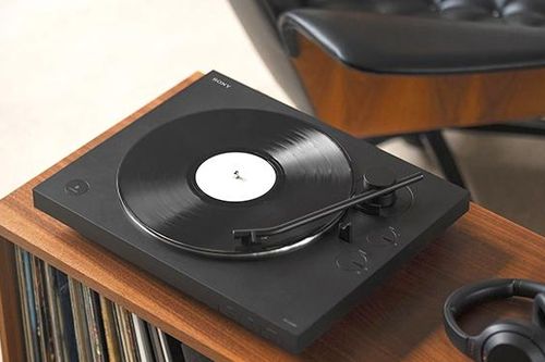 Lần đầu sau hơn 30 năm, đĩa than bán chạy hơn CD