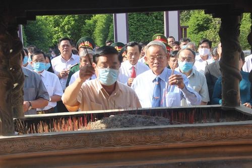 Tổ chức tưởng niệm Ngày mất Hoàng đế Quang Trung