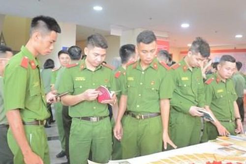 Thúc đẩy phong trào đọc sách trong lực lượng Công an nhân dân