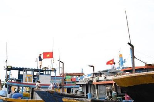 Giúp ngư dân Bình Thuận khai thác thủy sản an toàn, đúng pháp luật