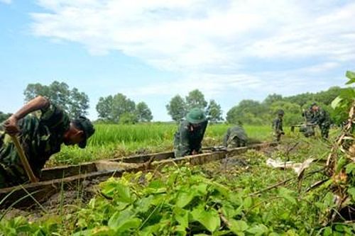 Thực hiện '3 bám, 4 cùng' để làm dân vận