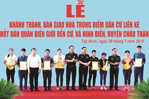 Xây thế vững vùng biên từ các điểm dân cư