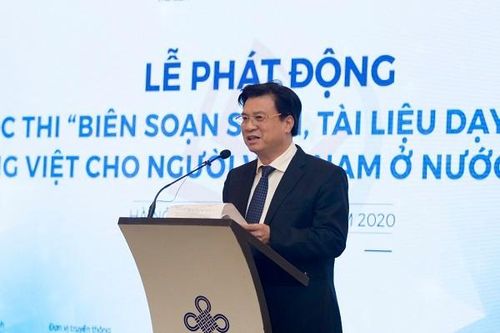 'Biên soạn sách, tài liệu dạy và học tiếng Việt cho người Việt Nam ở nước ngoài'- gắn kết tình yêu quê hương