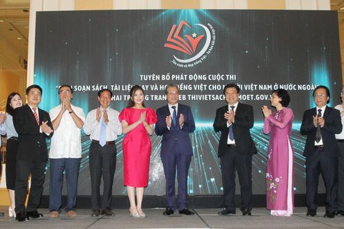 Thi biên soạn sách, tài liệu dạy và học tiếng Việt cho người Việt Nam ở nước ngoài