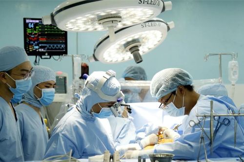Bệnh viện quận Thủ Đức phẫu thuật bắc cầu mạch vành thành công không sử dụng máy tim phổi nhân tạo