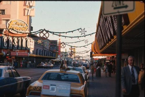 Las Vegas - Thành phố 'không bao giờ ngủ' những năm 1970 như thế nào?