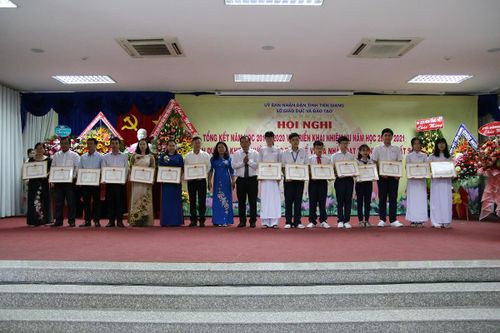 Tiền Giang: Tuyên dương nhiều tập thể và cá nhân ngành Giáo dục đạt thành tích xuất sắc