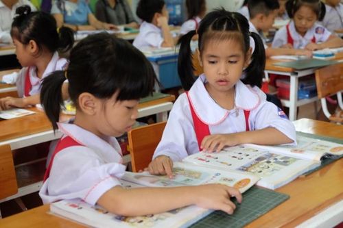 Thẩm định sách giáo khoa trên thế tam giác đều