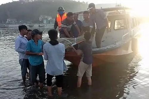 Bàn giao thi thể thuyền viên phương tiện NA 99979 TS bị đuối nước