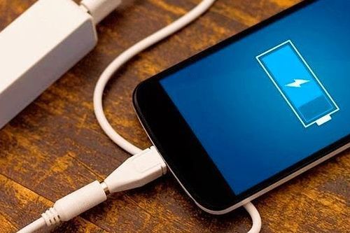 Nữ sinh tử vong khi nghe nhạc từ điện thoại đang sạc pin