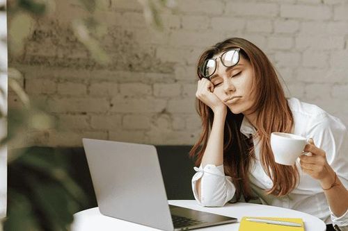 Ăn ngủ đúng giờ giấc, vì sao cơ thể vẫn cảm thấy mệt mỏi?