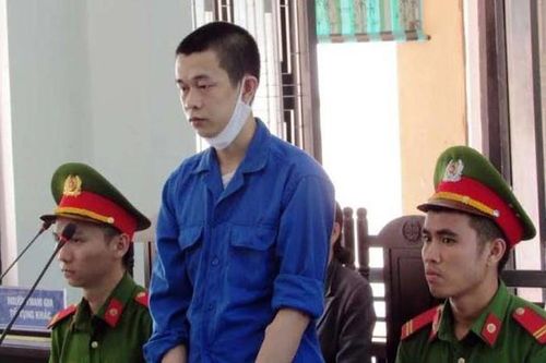 Ghen tuông vô cớ, dùng tay siết cổ vợ đến chết