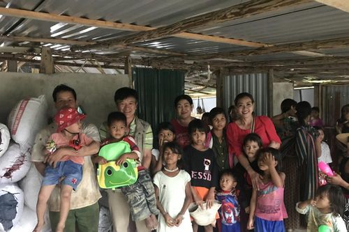 Báo GĐVN cùng Nhóm Hoa Ngò Gai trao 11 tấn hàng hóa cho người nghèo tại Gia Lai