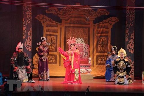 Nỗi niềm sân khấu xã hội hóa ở TP.HCM: Bấp bênh điểm diễn