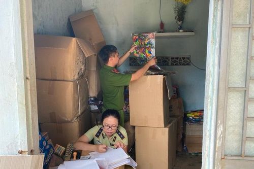 Gia Lai: Tạm giữ hơn 7.000 đồ chơi trẻ em nhập lậu