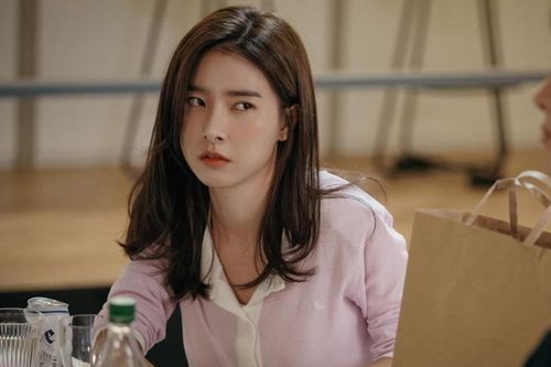 Lonely Enough to Love tập 6: Kim So Eun cố tỏ ra mình là ổn nhưng sâu bên trong nước mắt là biển rộng