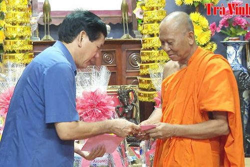Lãnh đạo tỉnh Trà Vinh thăm chư Tăng nhân lễ Sêne Đôlta